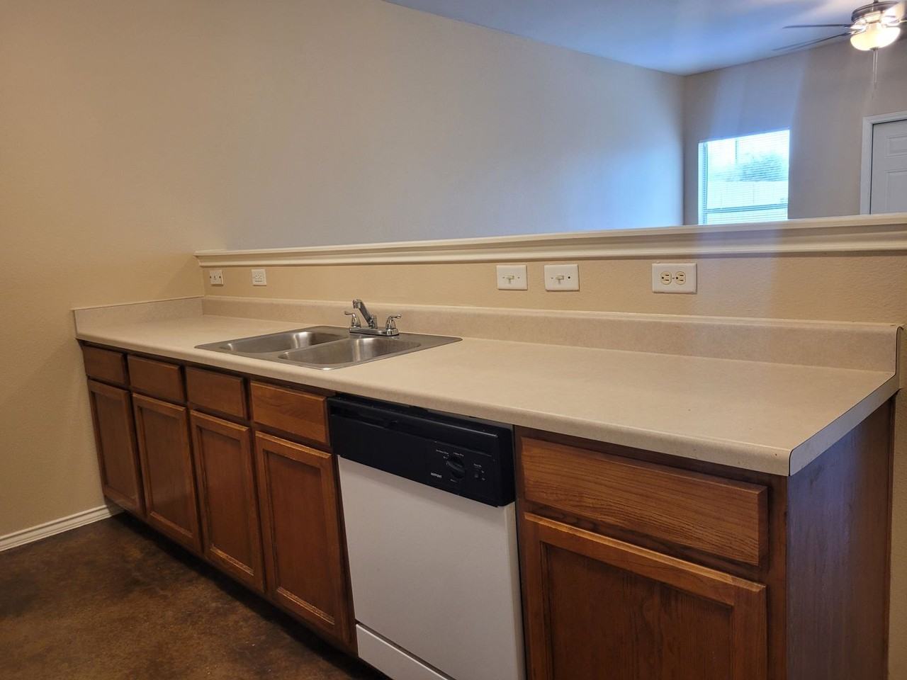 10818 Mathom Lndg - Photo 5 of 19