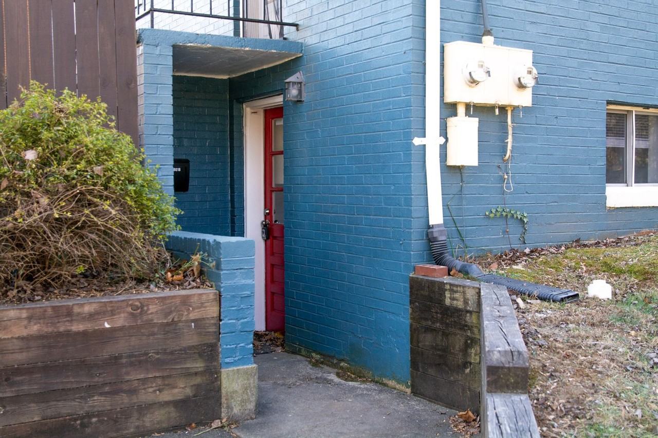 801 Calhoun St #B - Photo 3 of 30