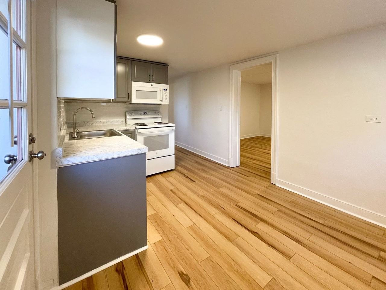 801 Calhoun St #B - Photo 5 of 30