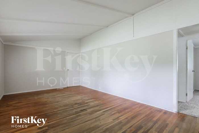 5215 N Cambridge Ave - Photo 3 of 15