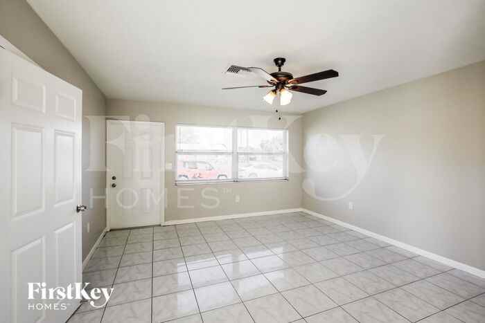 551 Nw 35th Ave - Photo 2 of 16