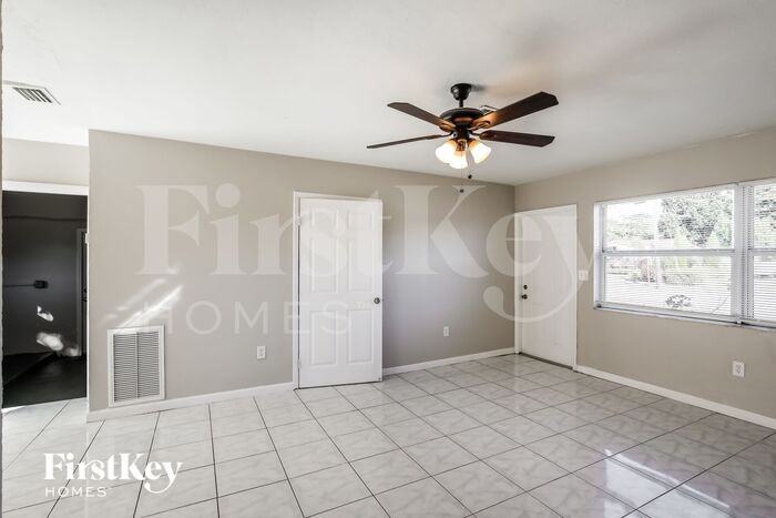 551 Nw 35th Ave - Photo 3 of 16