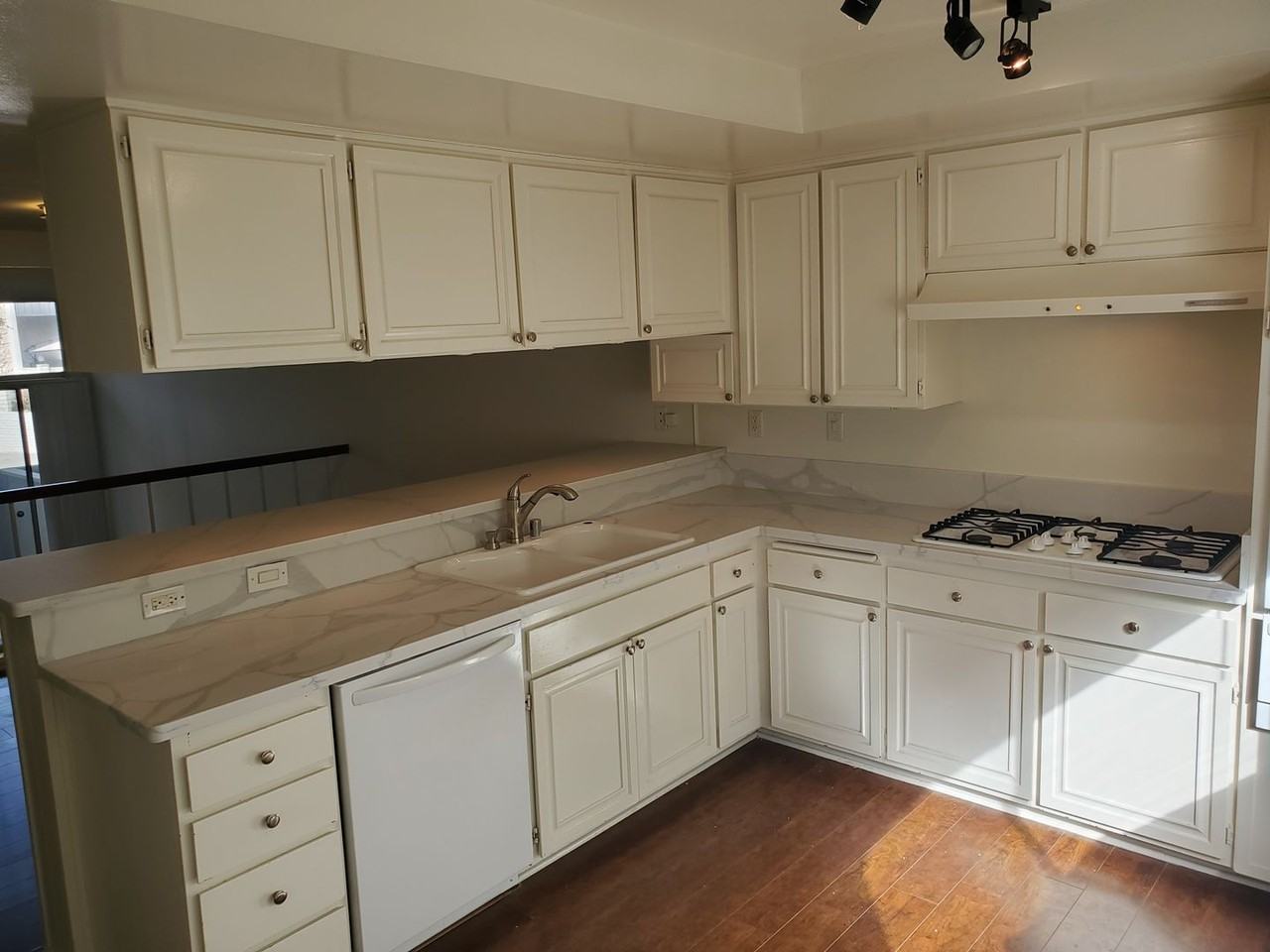 13240 Fiji Way - Photo 7 of 23