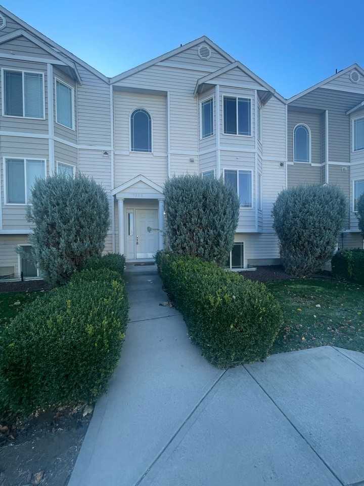 7622 Quadra Dr - Photo 2 of 30