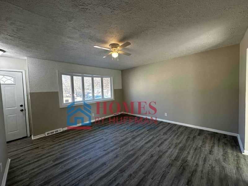 1505 Lilac Ln - Photo 2 of 19