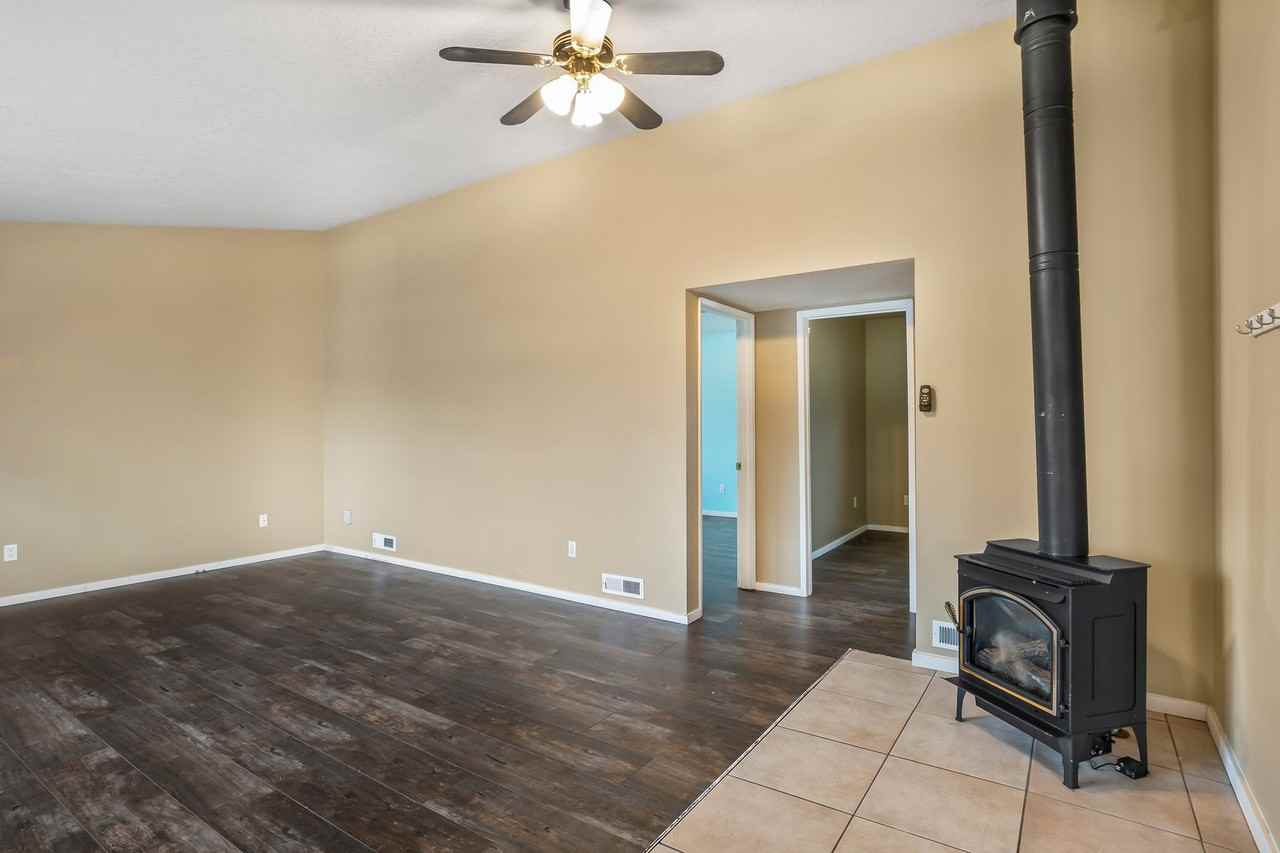 166 Se E St - Photo 5 of 25