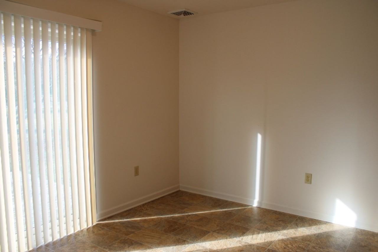 12 W High St - Photo 6 of 10
