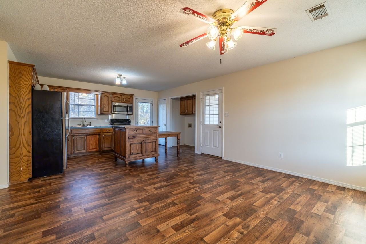 4410 E Highway 10 - Photo 2 of 12
