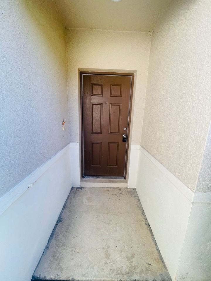 4029 Marina Isle Dr - Photo 3 of 26