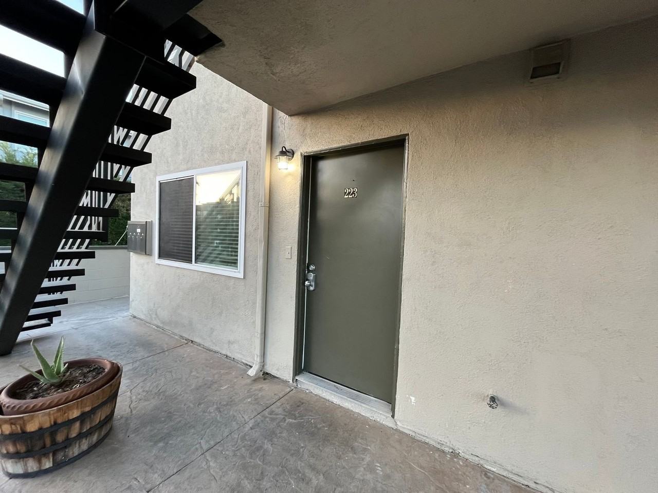 223 Atlanta Ave - Photo 3 of 17