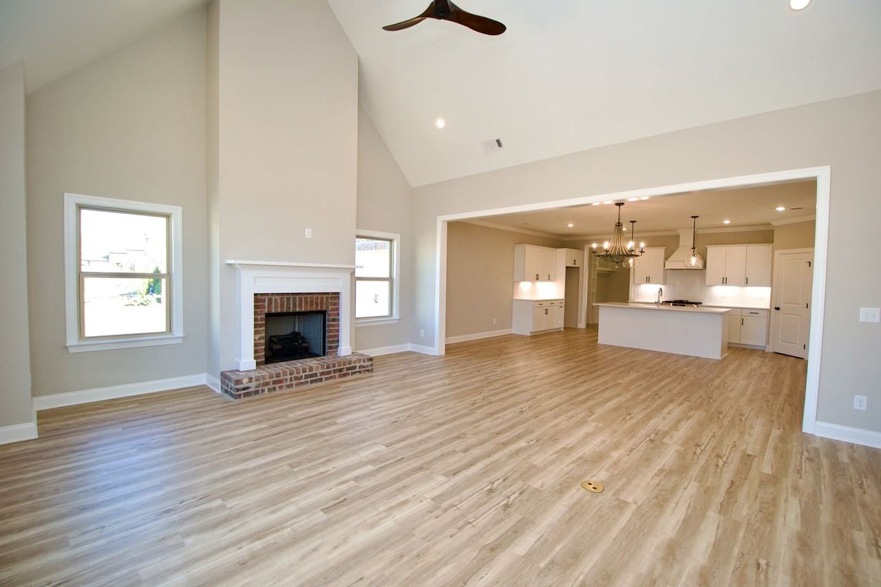1726 Creekside Ln - Photo 2 of 30