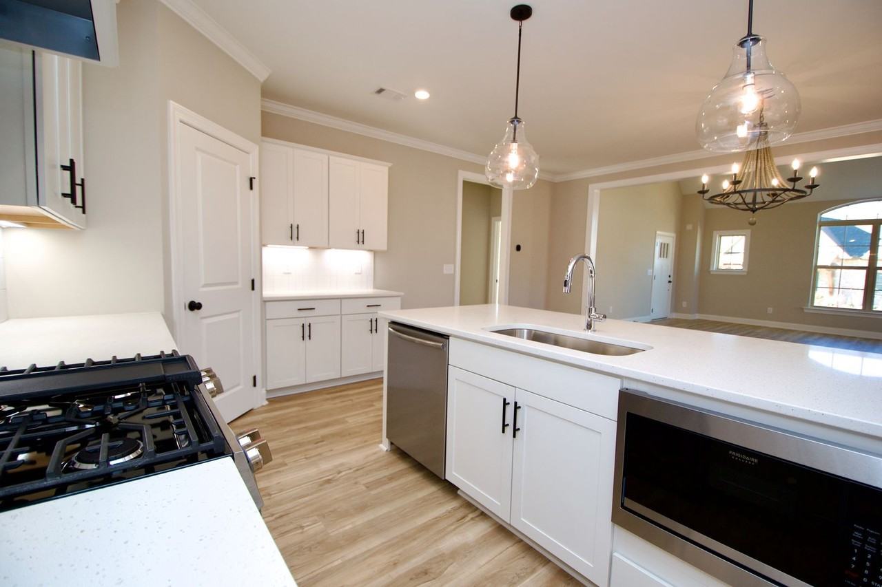1726 Creekside Ln - Photo 3 of 30