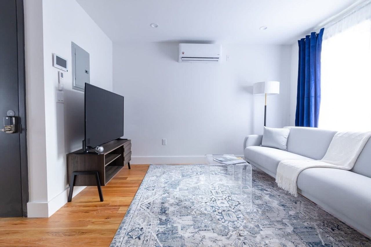 323 Graham Ave #1021982P - Photo 3 of 27