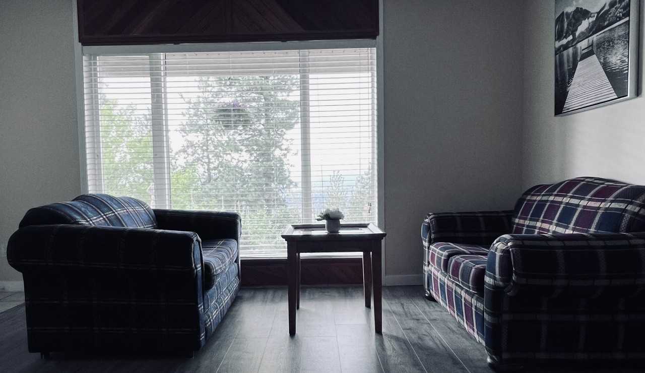 904 Lone Pine Drive 2 - Photo 2 of 10