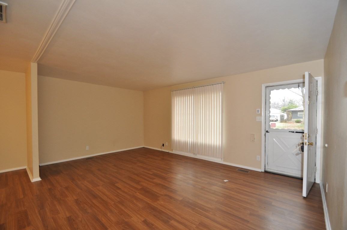 222 E Concord Ln - Photo 3 of 16