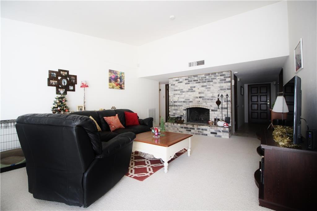 2722 Ripplewood Dr - Photo 3 of 9