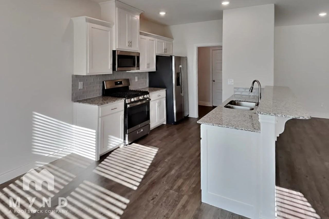 1011 Pebble Pass - Photo 3 of 23