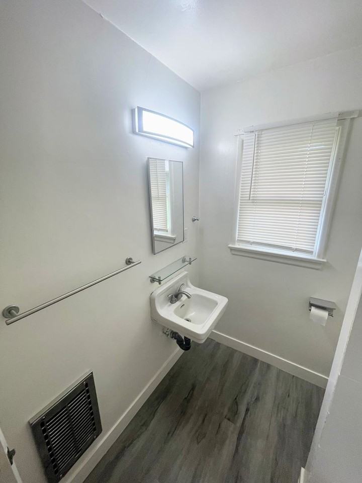 11047 Hesby St #7 - Photo 5 of 8