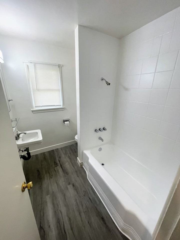 11047 Hesby St #7 - Photo 6 of 8