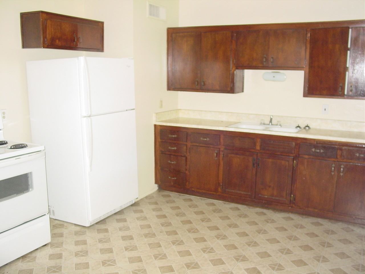 232 West Brown Drive - Photo 2 of 8