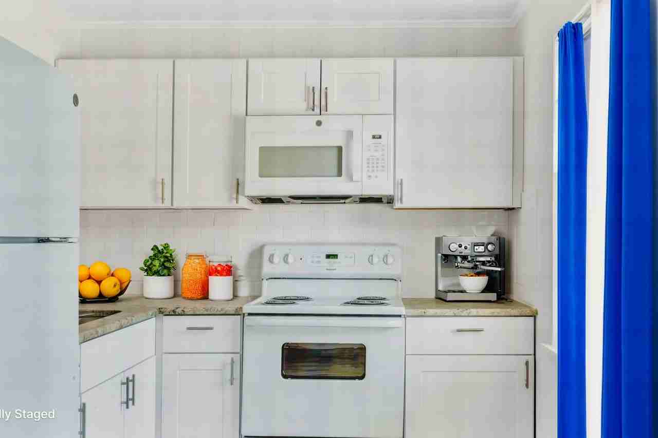 711 S Houston St - Photo 2 of 5