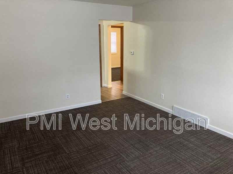 2345 Barberry St Sw - Photo 2 of 20