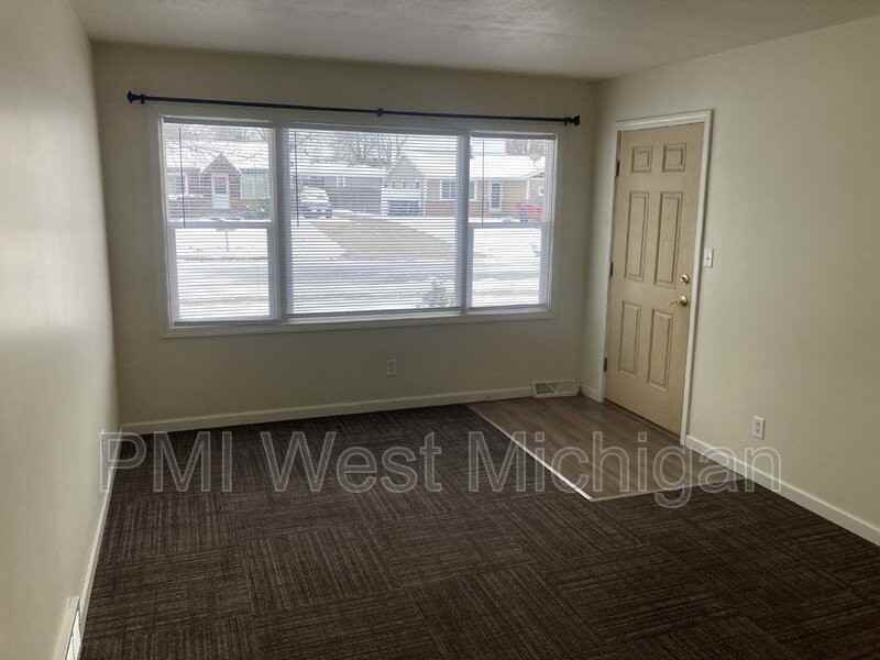 2345 Barberry St Sw - Photo 3 of 20