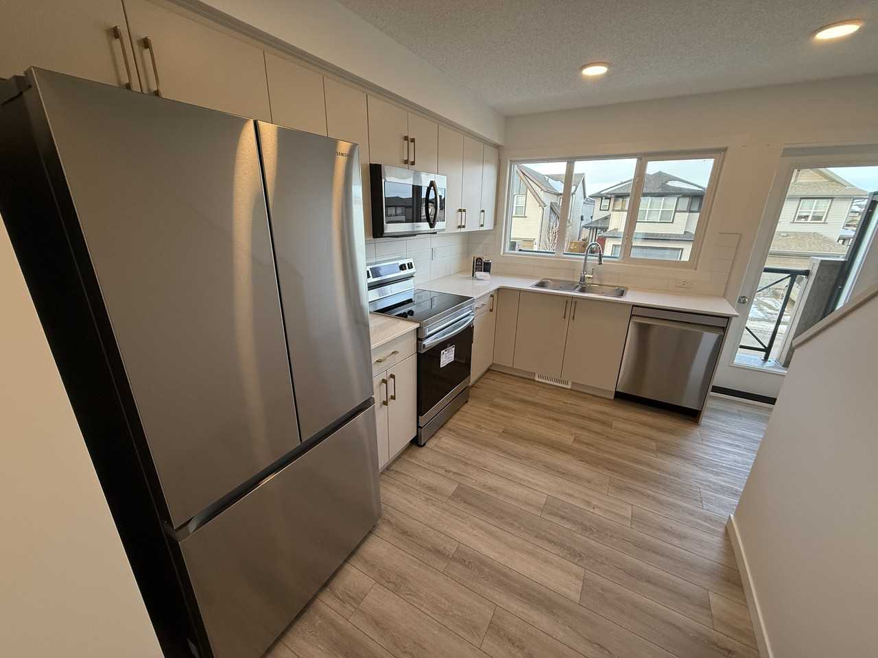 1025 40 Ave Nw - Photo 2 of 23