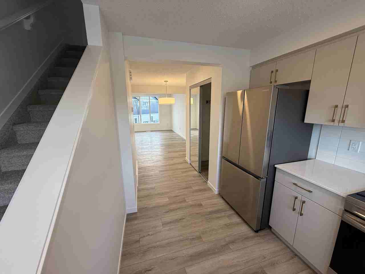 1025 40 Ave Nw - Photo 3 of 23