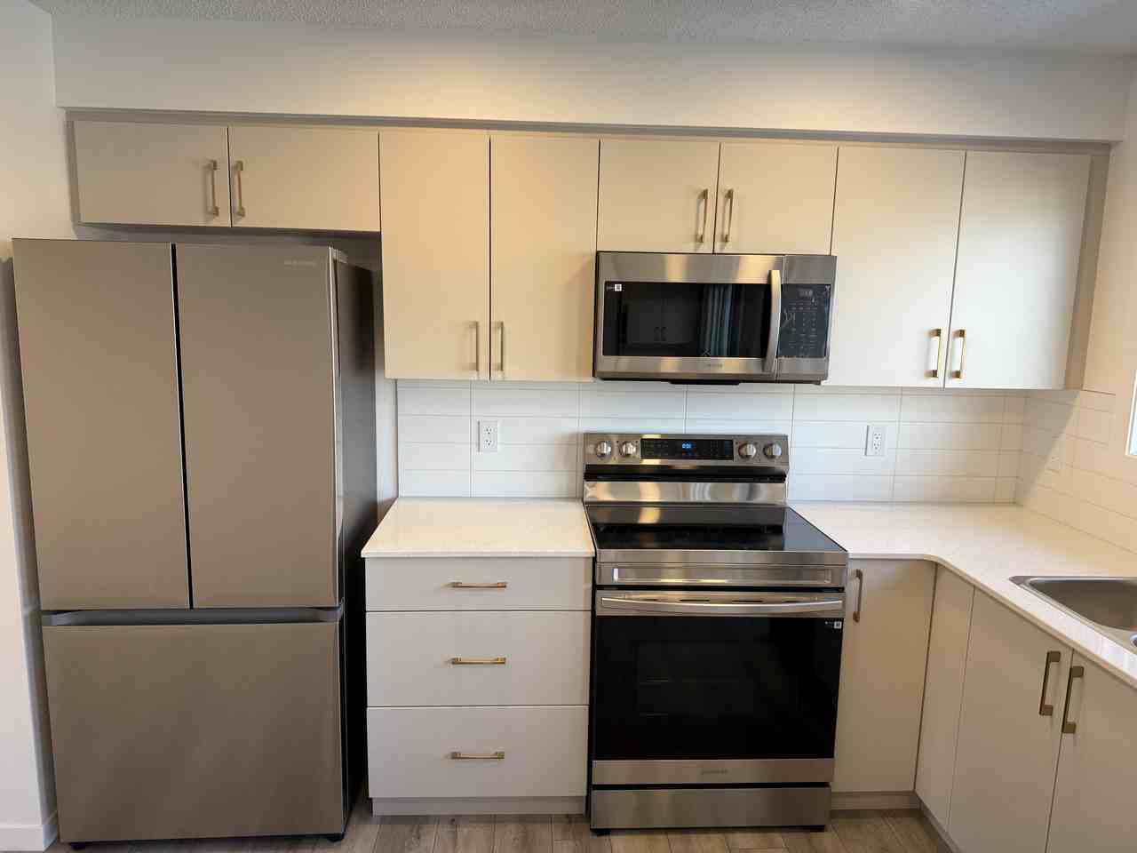 1025 41 St Nw - Photo 3 of 23