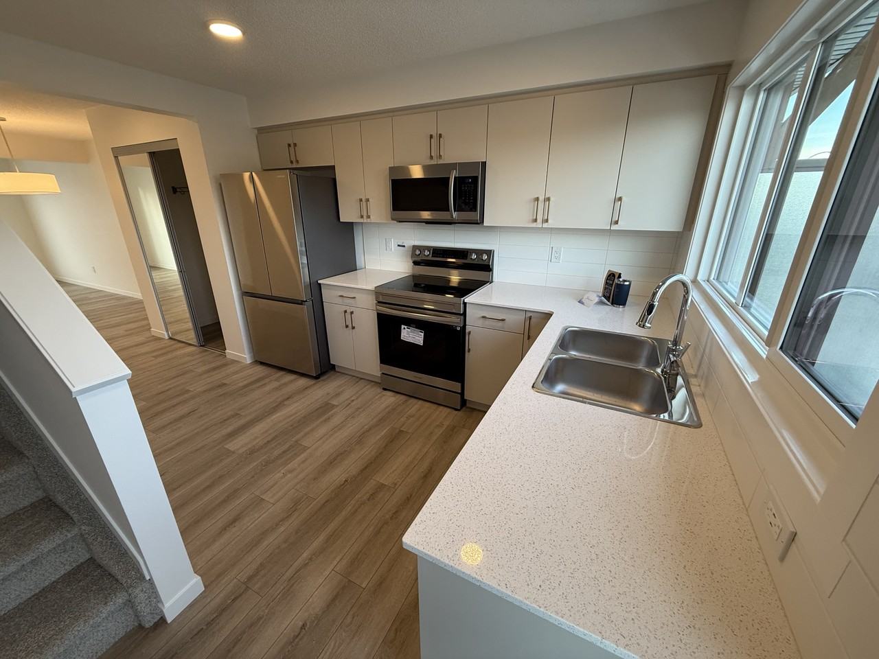 11101 42 St Nw - Photo 4 of 21