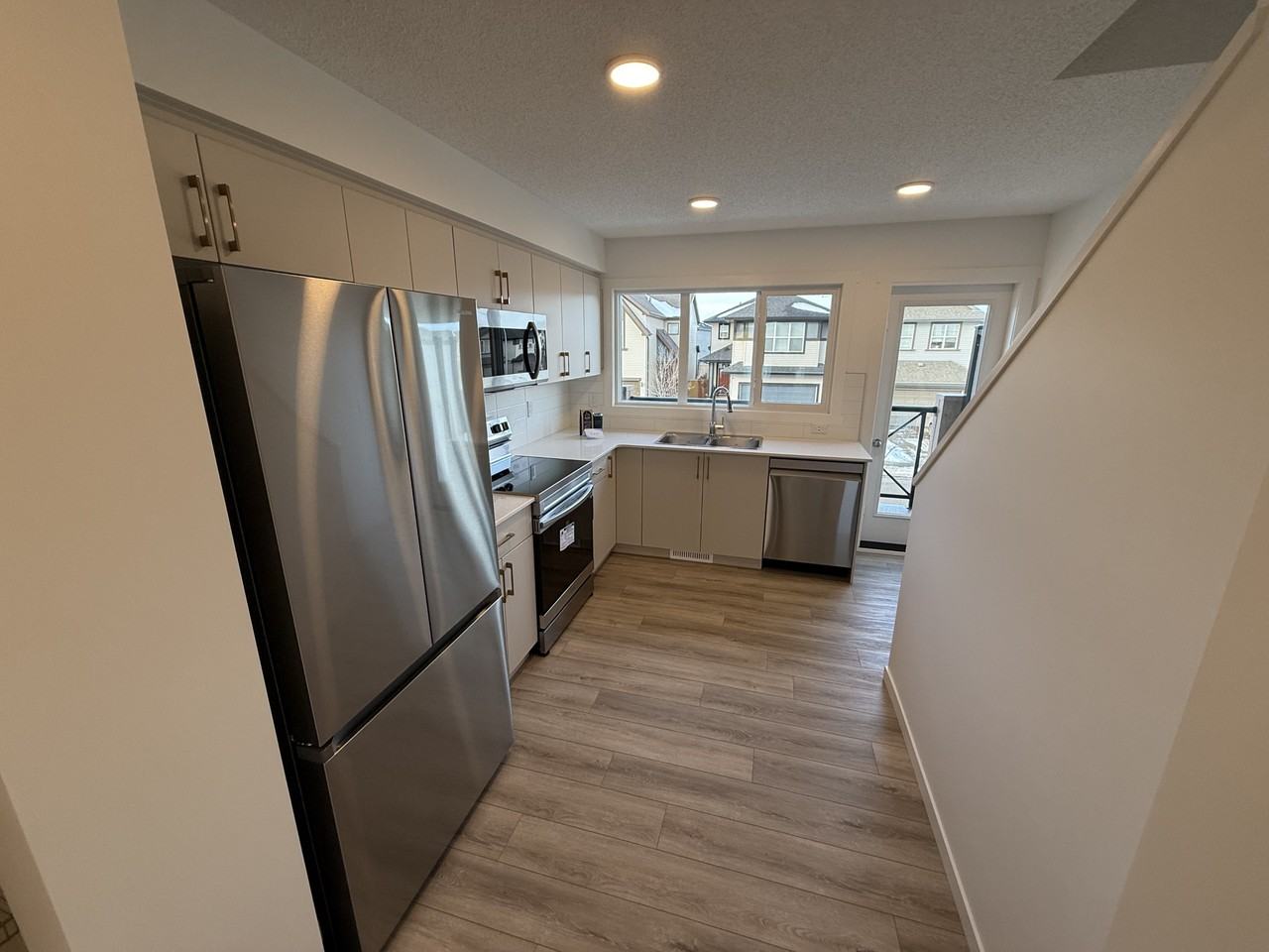 11101 42 St Nw - Photo 5 of 21