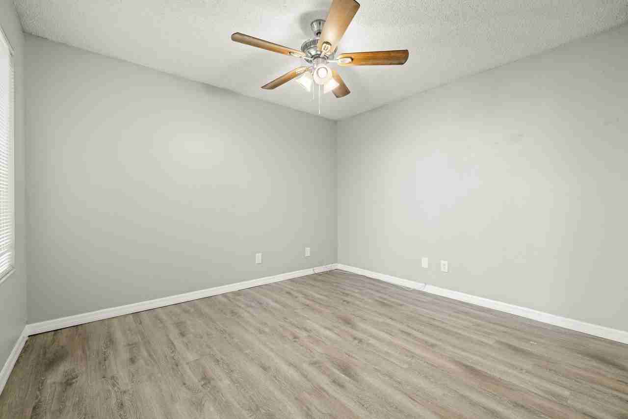 4392 Brooker Creek Dr - Photo 4 of 24