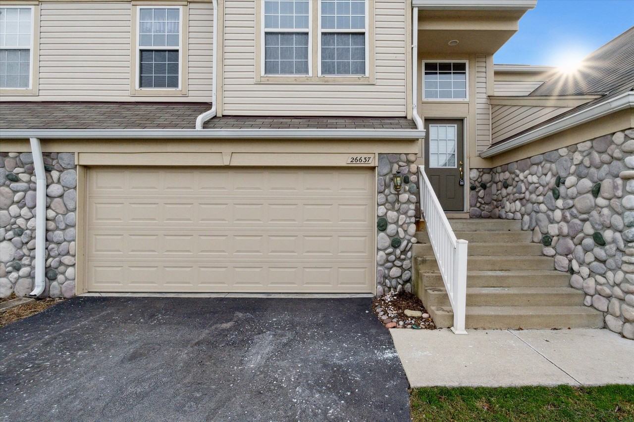 26637 Kirkway Cir #26637 - Photo 2 of 17