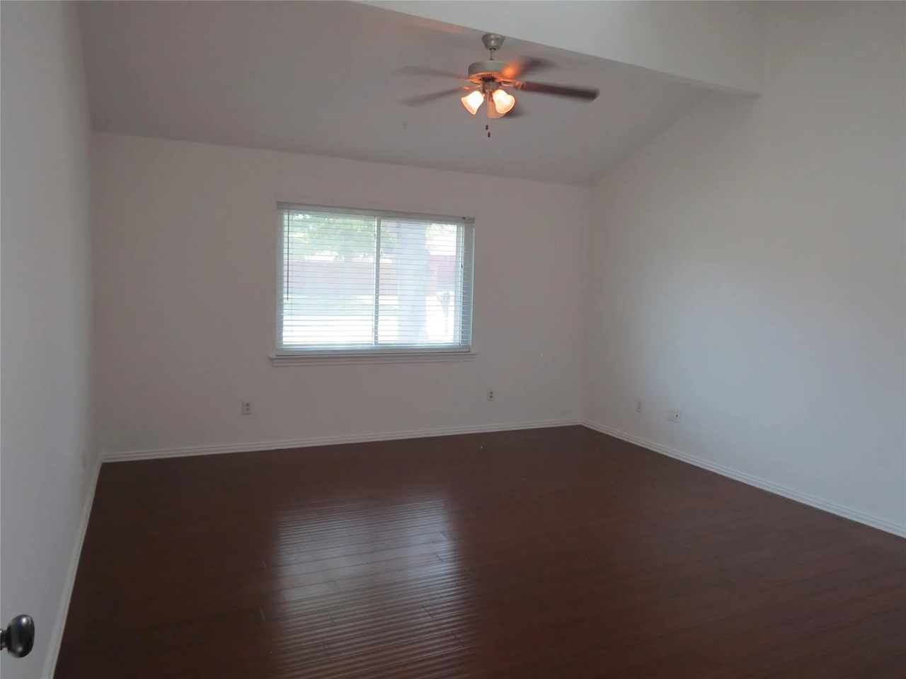 201 Kingsbridge Dr #NA - Photo 4 of 25