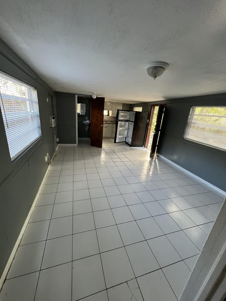 122 E Evans St #NA - Photo 2 of 10