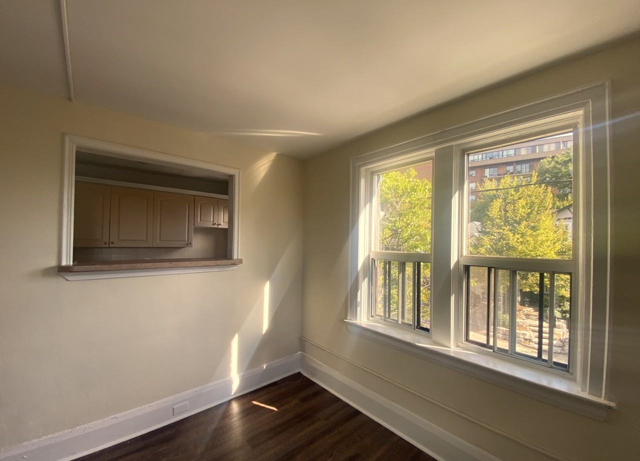 441 Kingston Road - Photo 4 of 9