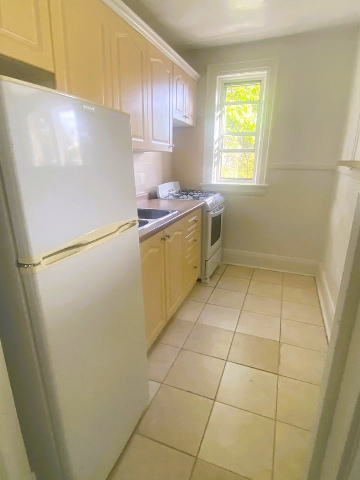 441 Kingston Road - Photo 5 of 9