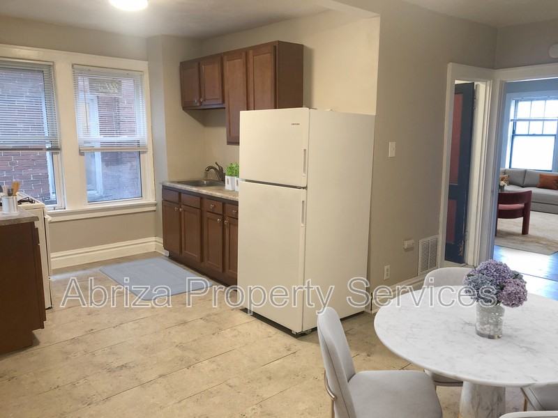 4722 S Grand Blvd #1S - Photo 4 of 6