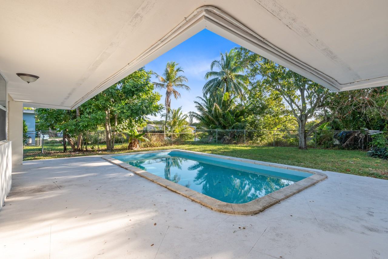 2208 Northwest 63rd Avenue - Photo 2 of 25