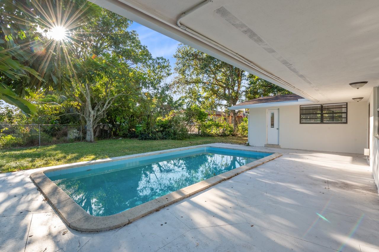 2208 Northwest 63rd Avenue - Photo 7 of 25