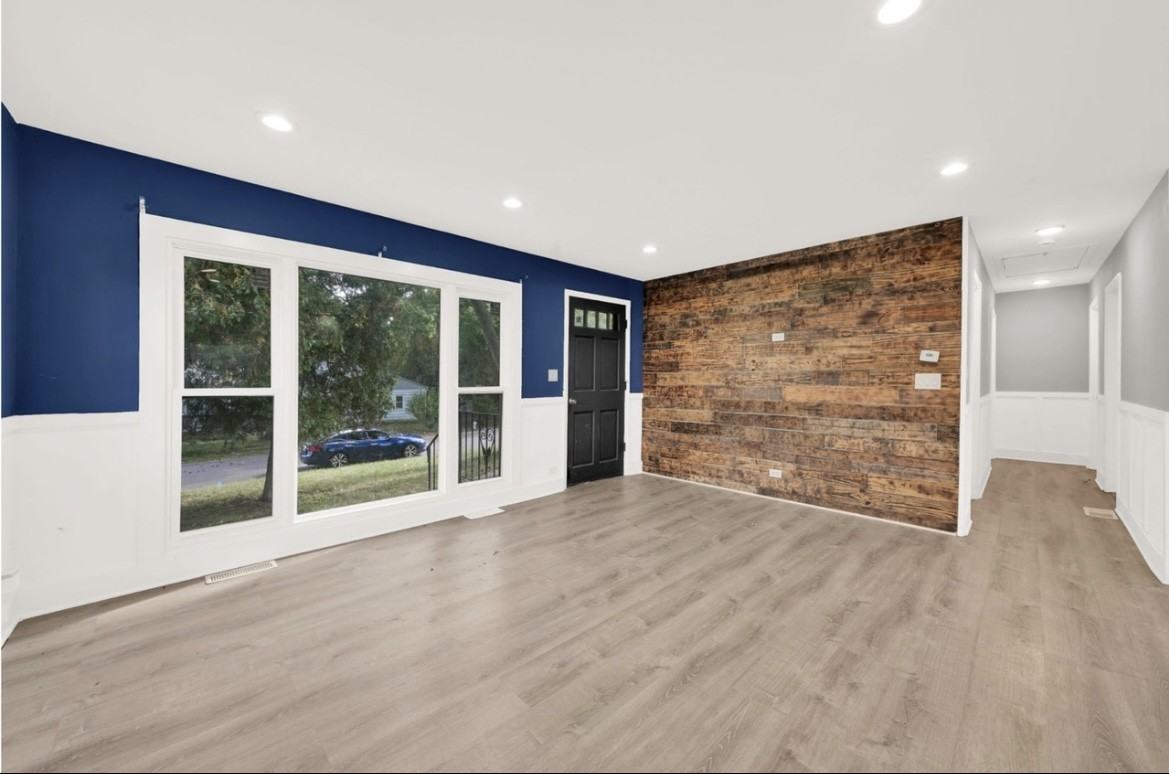 716 Nw Holcomb Dr #NA - Photo 2 of 14