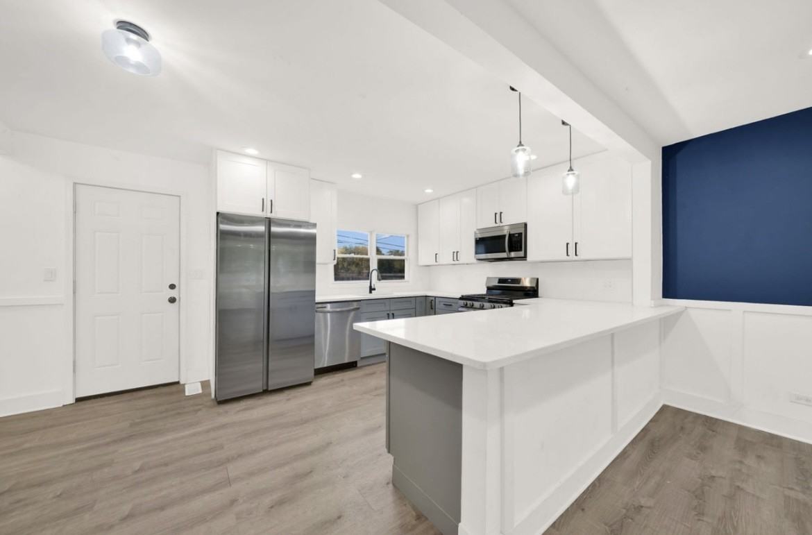 716 Nw Holcomb Dr #NA - Photo 3 of 14