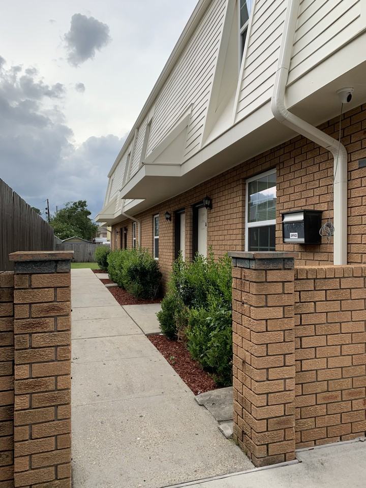 2512 Harvard Ave #C - Photo 2 of 17