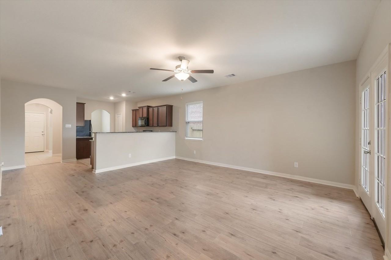 12026 Pearl Dr - Photo 4 of 22