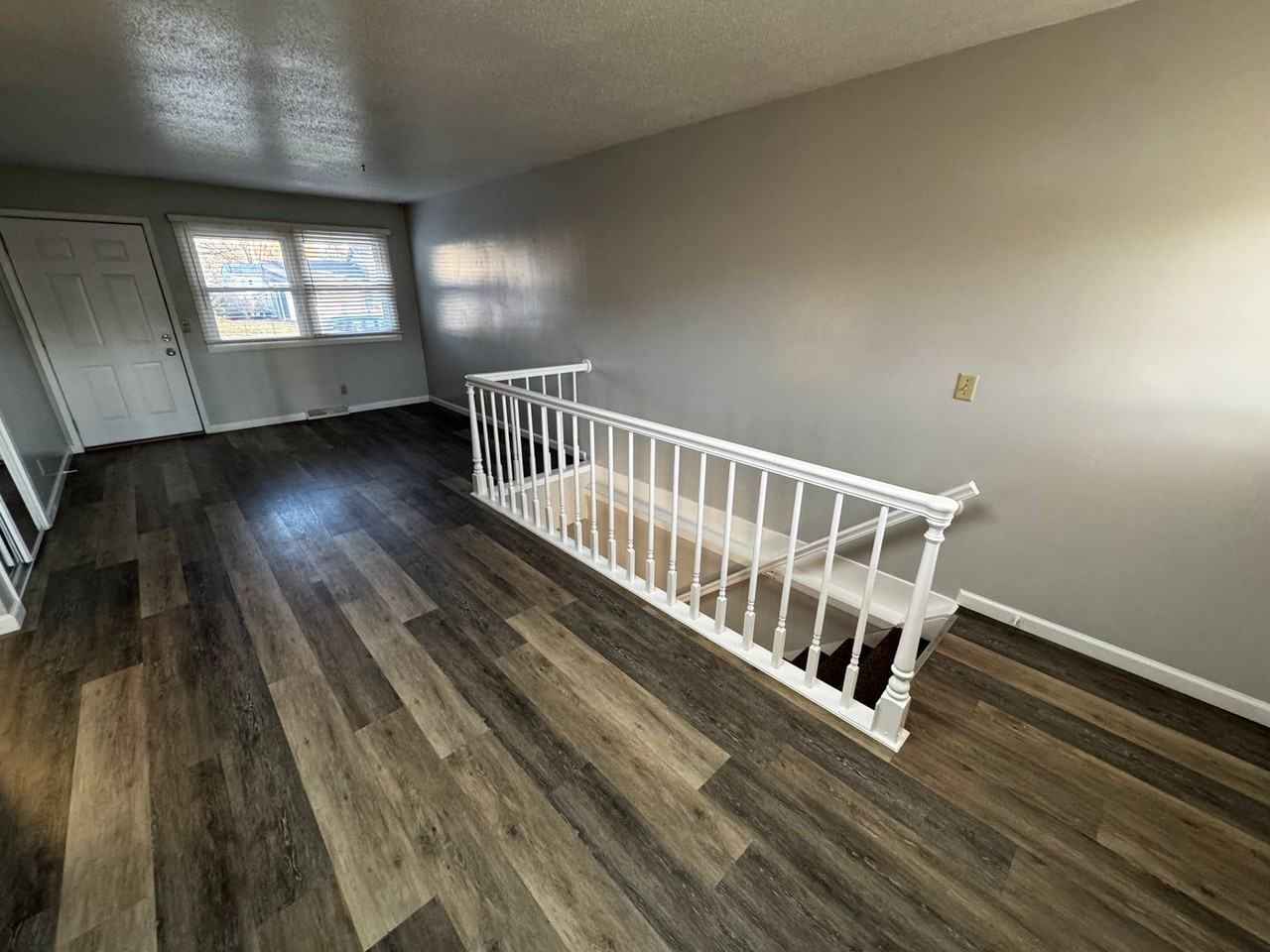 702 30th St - Photo 3 of 24