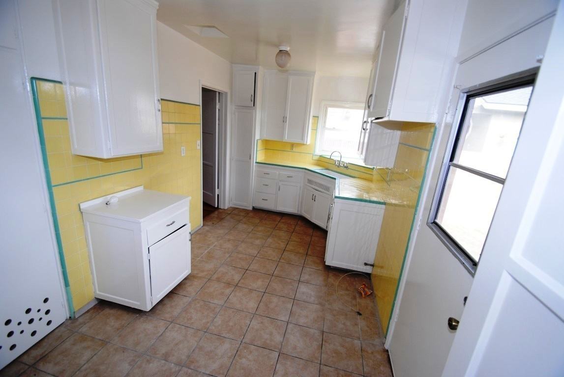 5052 Fidler Ave - Photo 5 of 13