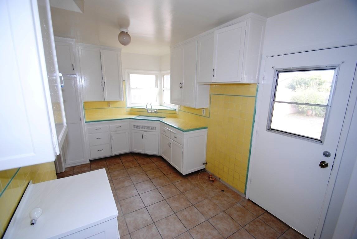 5052 Fidler Ave - Photo 6 of 13