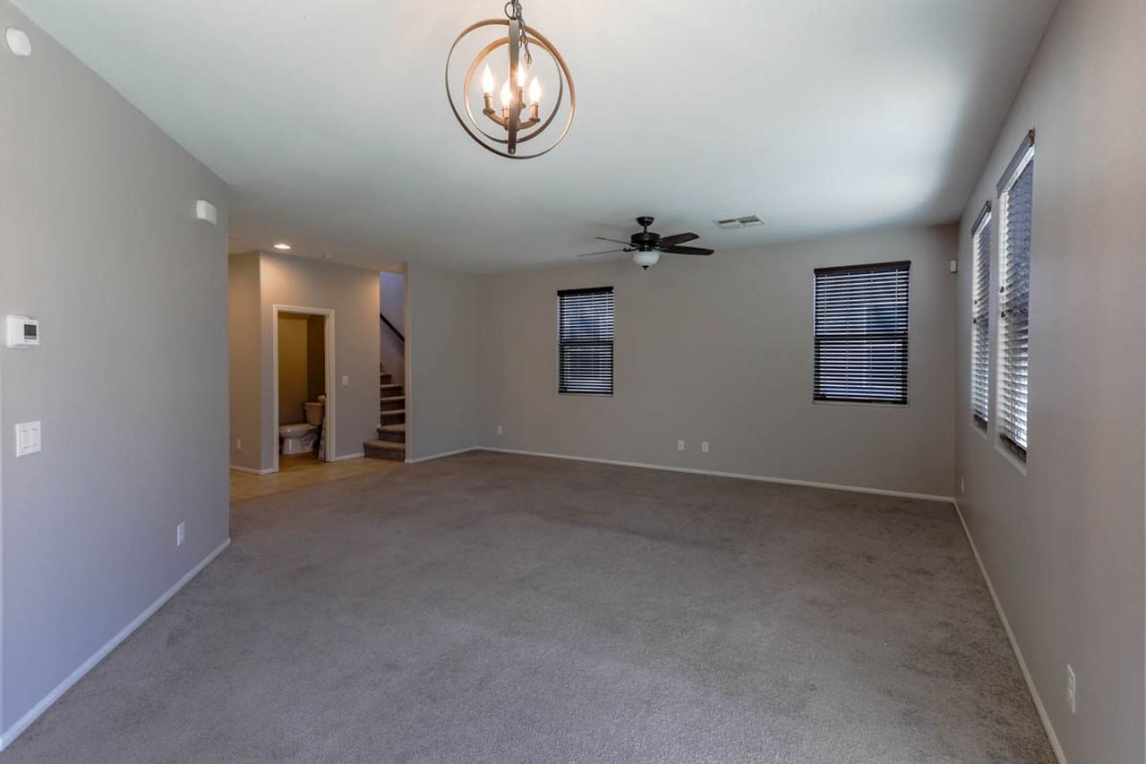 5413 Desert Mirage St - Photo 6 of 38