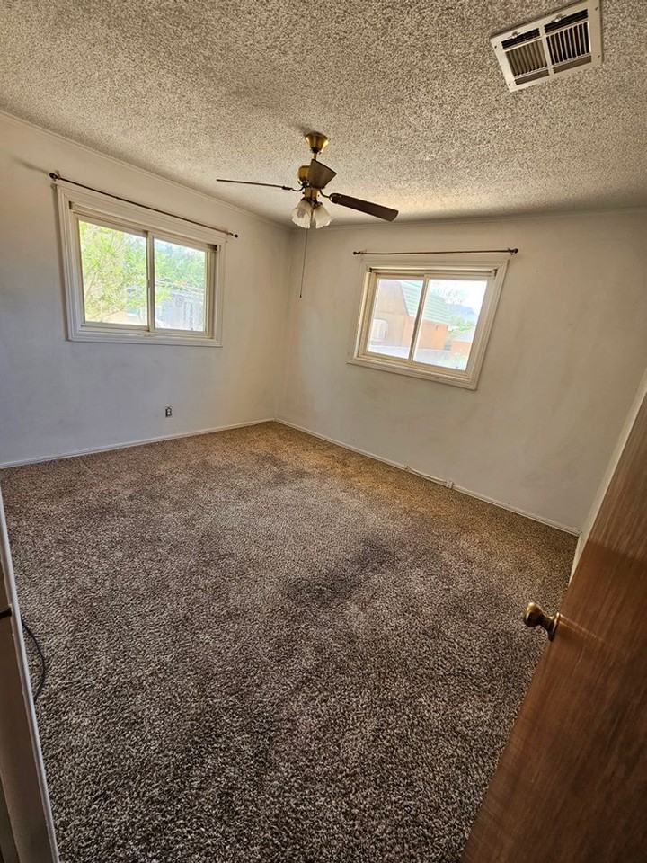 1308 8th St - Photo 6 of 8